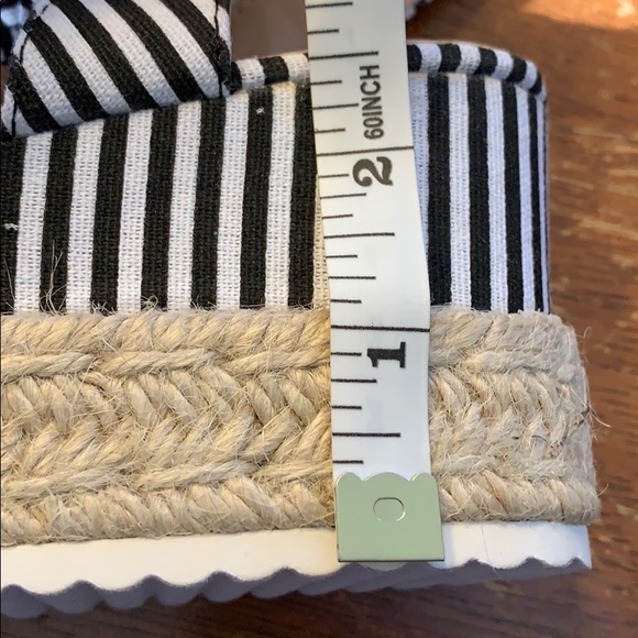 Black and white striped espadrille wedges - Picture 5 of 6
